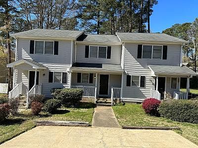 6901-B Glendower Road, Raleigh
middle unit