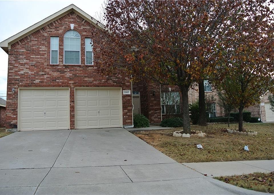 1st image of 1307 Oakridge Dr