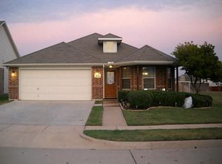 1602 Wildflower Dr, Waxahachie, TX 75165