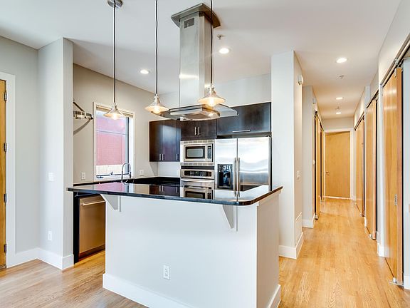 5th image of 2536 Glenarm Pl