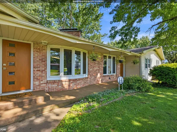 304 S Cedar St, Wapello, IA 52653