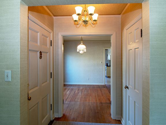 Entry way w/ coat closet.