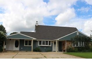 37 Hillside Rd, Levittown, PA 19056