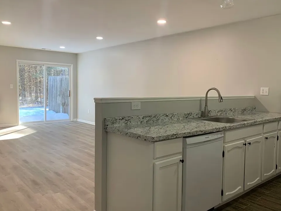 4 Plantation Ln