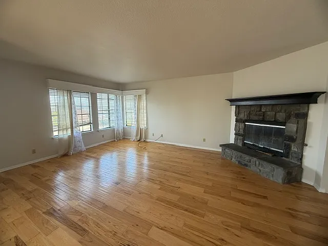 1831 Newport Ave — Photo 5