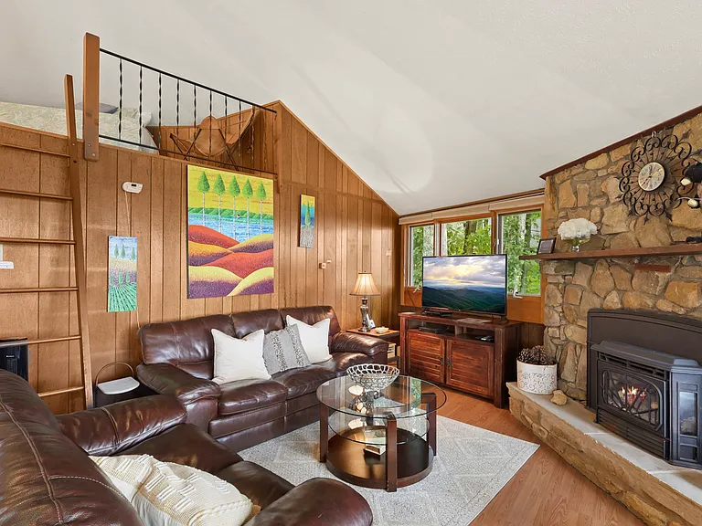 820 Pine Ridge Rd — Photo 36