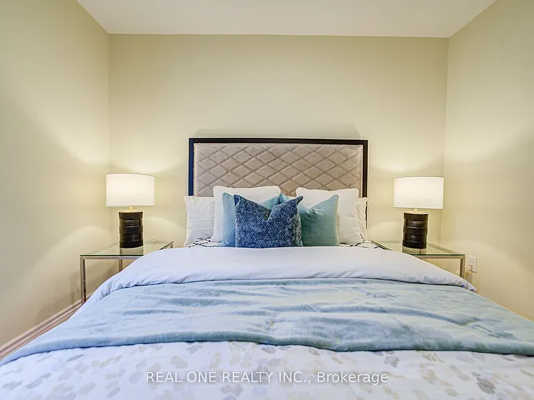 4052 Saint James Ave — Photo 20