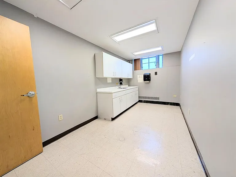 1071 E Main St #1 — Photo 11