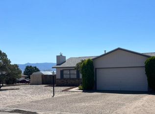 831 Navajo Ln SE, Rio Rancho, NM 87124