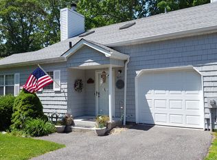 3077 Union Blvd, East Islip, NY 11730