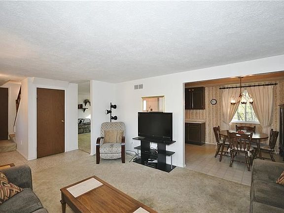 3rd image of 695 Fruitwood Dr