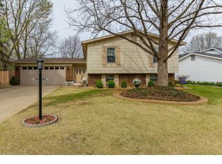 8 Donna Dr, Saint Peters, MO 63376