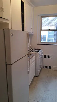 Rented by Max & Associates Realty Corp | media 8