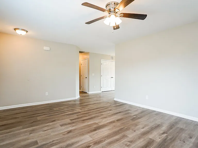 138 Johnston Farms Dr — Photo 5