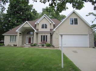 1530 Commodore Ln, Porter, IN 46304