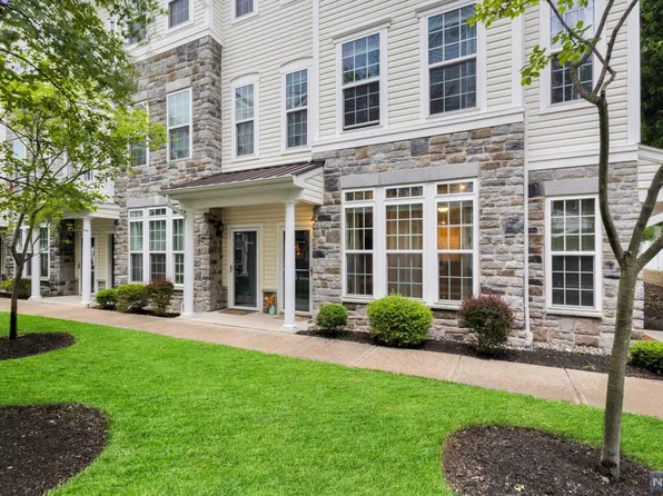 1 Wisteria Ln, Garfield, NJ 07026