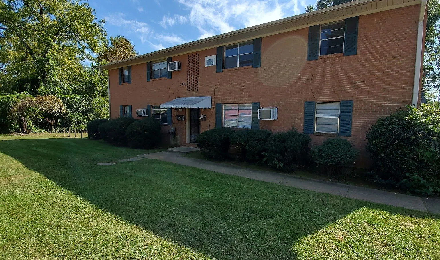 3000 Kentwood Street — Photo 1