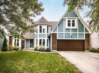 1017 SE Bridgehampton Way, Lees Summit, MO 64081