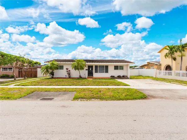 820 W 54th St, Hialeah, FL 33012