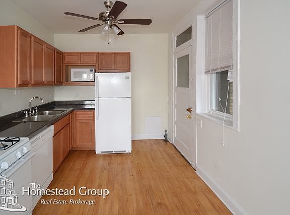 3rd image of 2209 W Byron St #2NDFLR