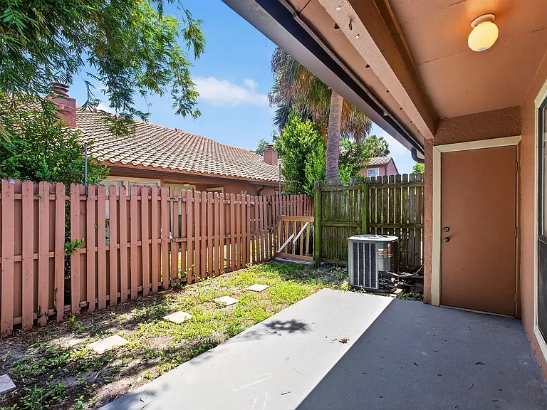 659 Montego Bay Ct — Photo 31