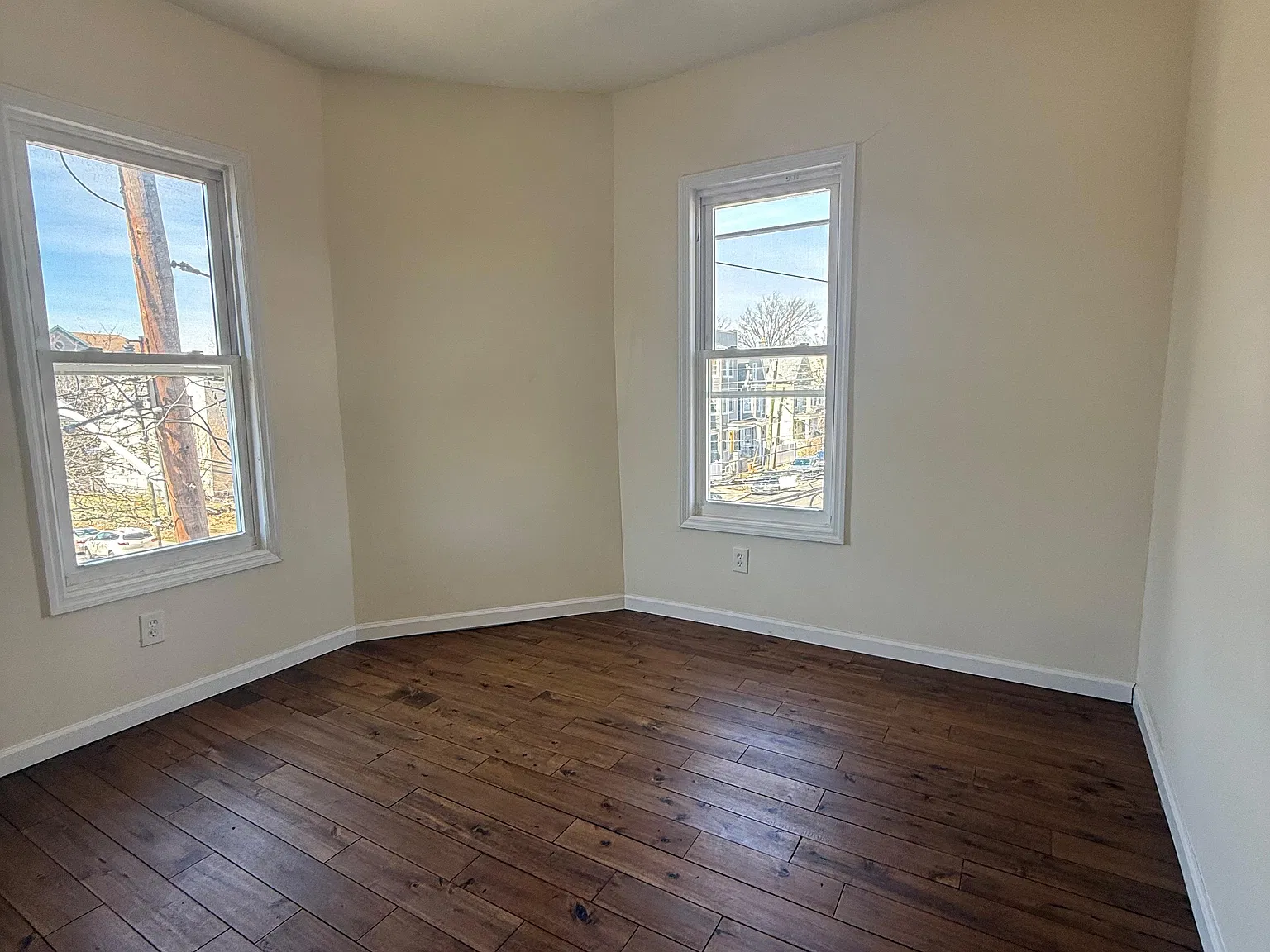 3 bed, 1000 sqft, $1,950 — Photo 3