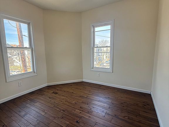 3rd image of 826 S 15th St #R-3