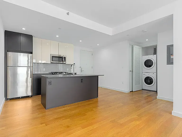 31-43 Vernon Blvd #615A — Photo 1