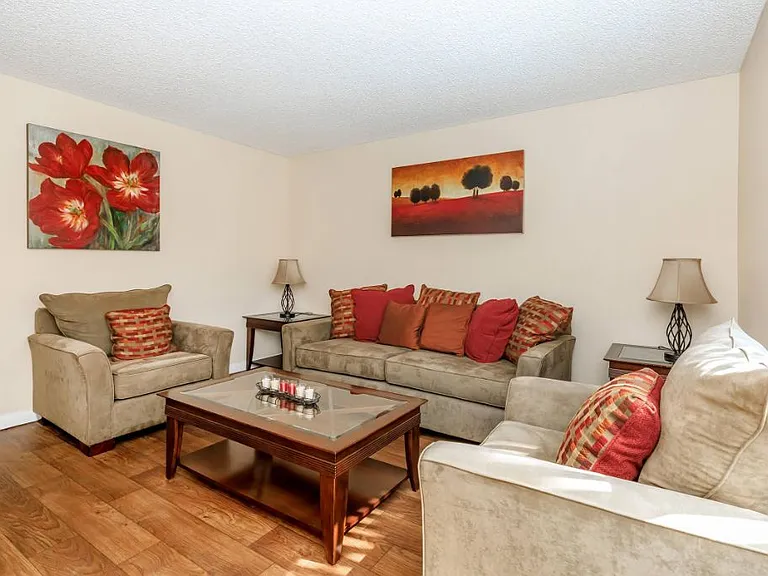 Sunset View Apartments — Photo 32