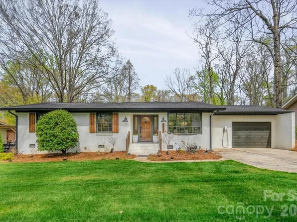 5841 Donegal Dr, Charlotte, NC 28212