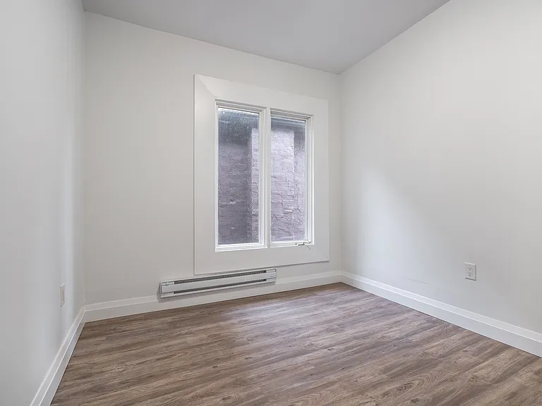 524 King St E #3 — Photo 12