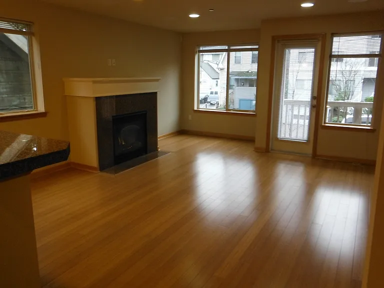 4218A 7th Ave NE — Photo 2