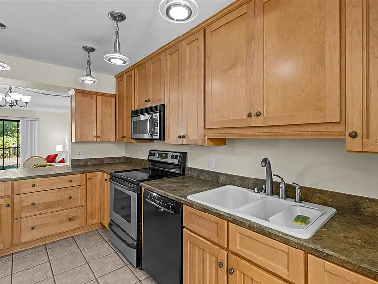 2851 SW 32nd Ave — Photo 18