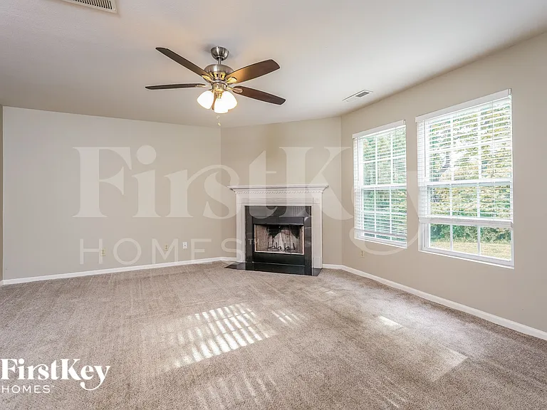 340 Kendall Dr — Photo 4