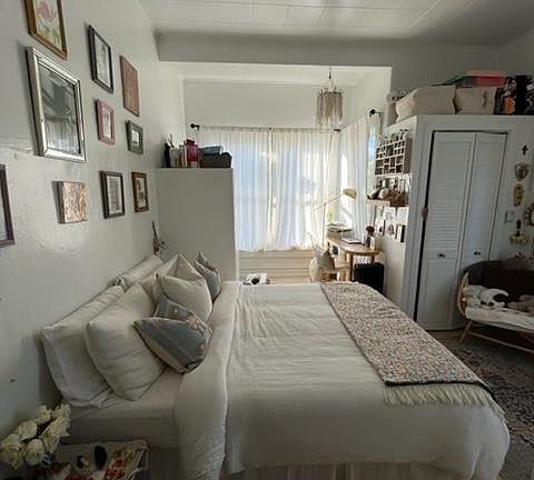2nd image of 1419 De La Vina St #6