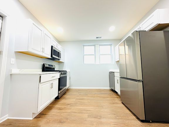 2nd image of 2344 W Cortez St #G