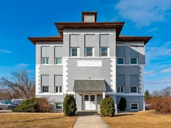 163 Main St #E, Sugar Grove, IL 60554