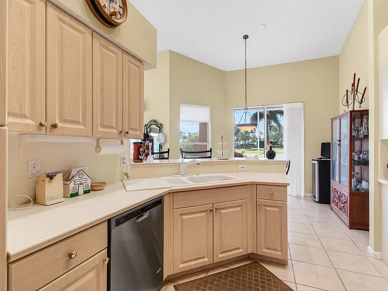 6862 Swansea Ln — Photo 19