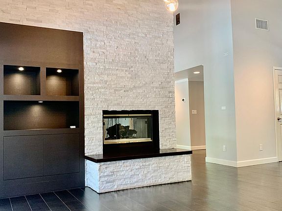5th image of 23731 Clarendon St