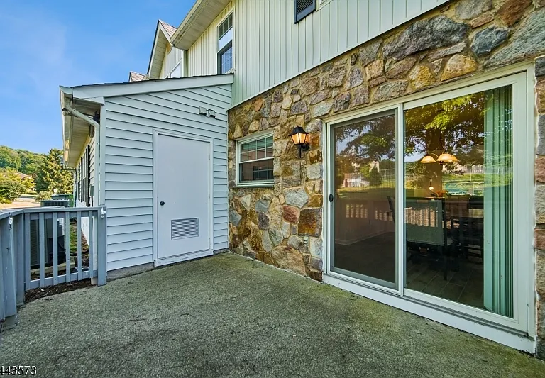 29 Coachlight Dr — Photo 24