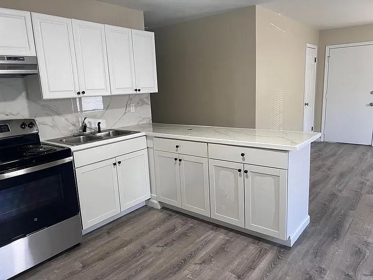 420 Short St — Photo 3