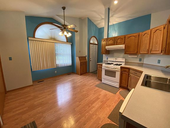 5th image of 502 Willow Glen Dr