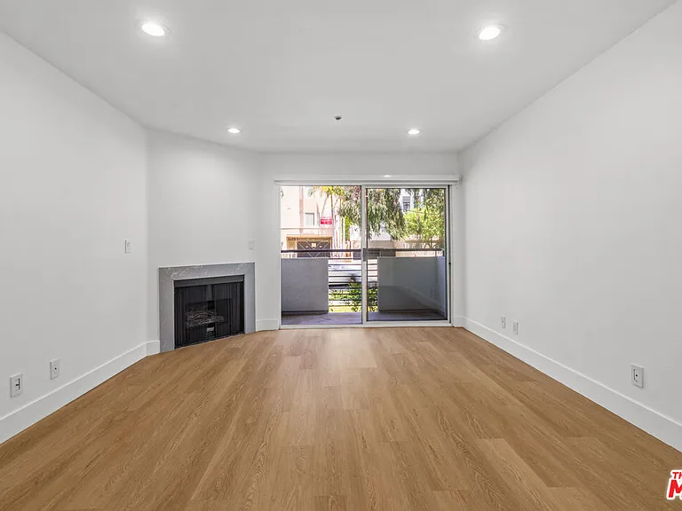 16100 W Sunset Blvd #102 — Photo 8