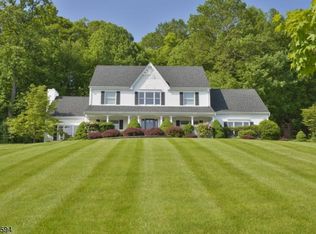 17 Scarlet Oak Rd, Flemington, NJ 08822