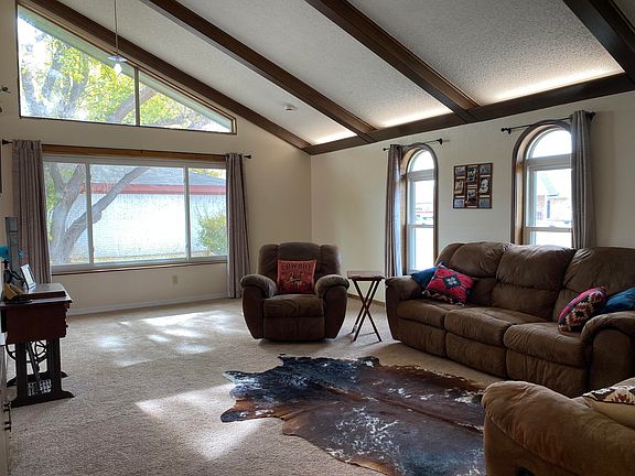 3rd image of 1011 Avenue O