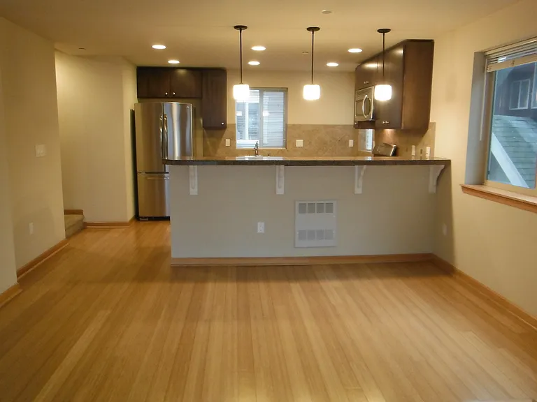 4218A 7th Ave NE — Photo 3