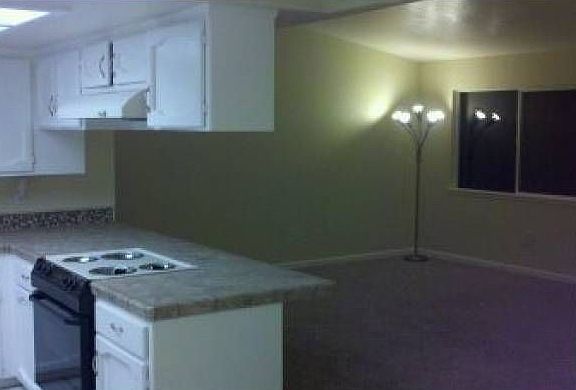 3rd image of 1581 N University Ave