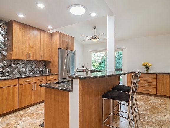 3rd image of 329 Rosewood Ct