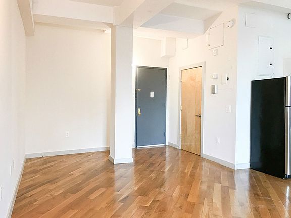 3rd image of 2928 41st Ave APT 904