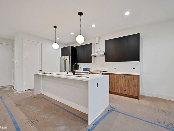 3rd image of 1325 W Carmen Ave #2